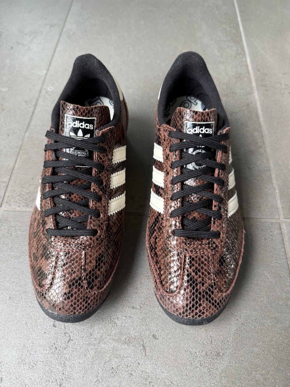 Adidas Sneakers